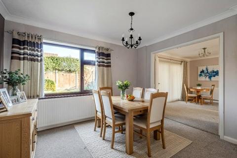 4 bedroom detached house for sale, St. Johns Road, Reading RG7