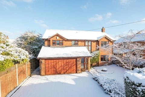 4 bedroom detached house for sale, St. Johns Road, Reading RG7