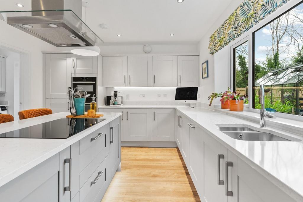 27 - Kitchen.jpg