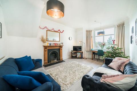 2 bedroom flat for sale, Pendennis Road, London SW16
