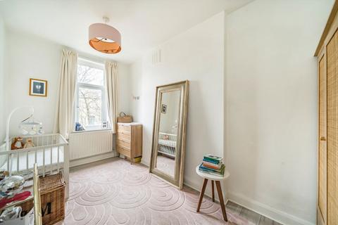 2 bedroom flat for sale, Pendennis Road, London SW16