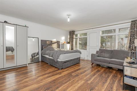 Studio for sale, Green Place, Crayford, Kent