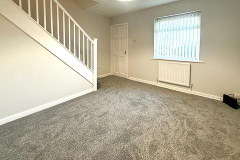 2 bedroom townhouse to rent, Holly Mill Crescent, Bolton, Greater Manchester, BL1
