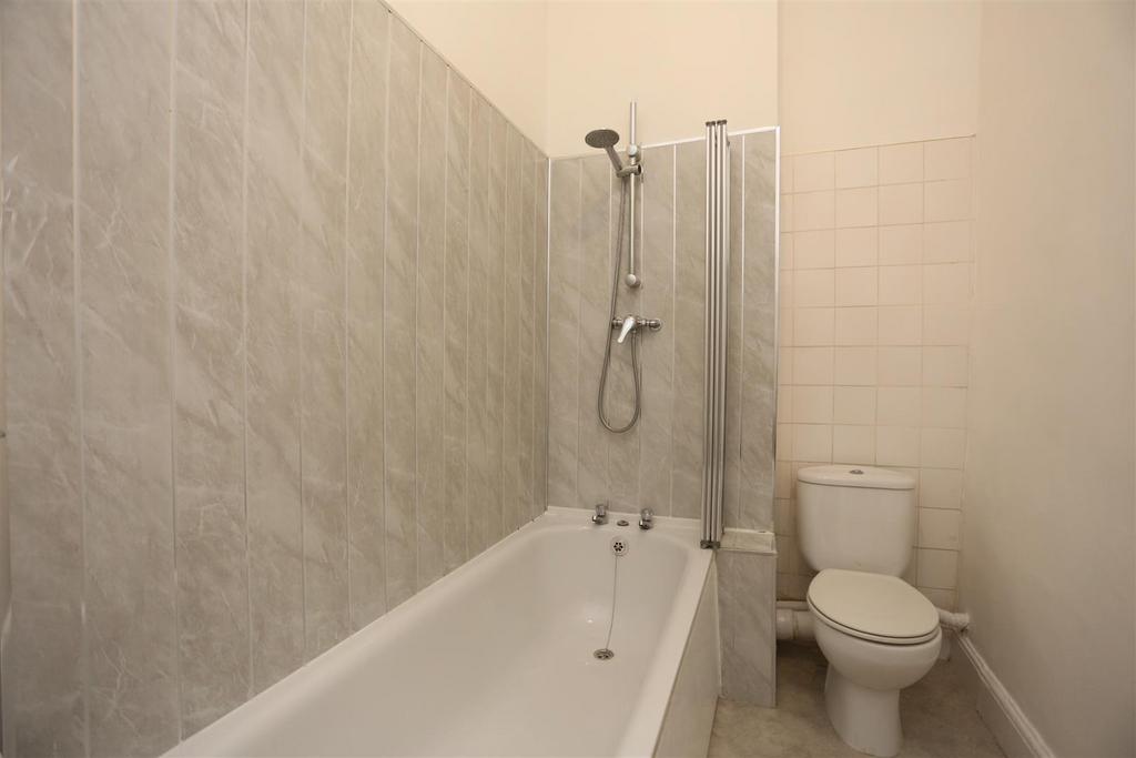 1, 2 St James's Street Mews Bathroom.JPG