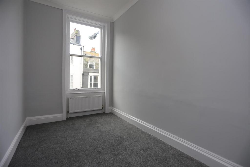 1, 2 St James's Street Mews Bed 2.JPG