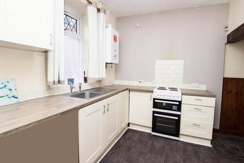 2 bedroom terraced house to rent, Harwood Street, Darwen