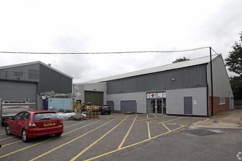 Warehouse to rent, Church Rd Romford RM3 0HU