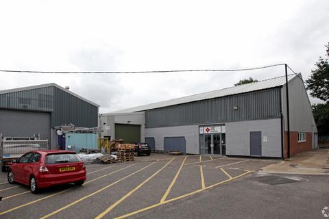 Warehouse to rent, Church Rd Romford RM3 0HU