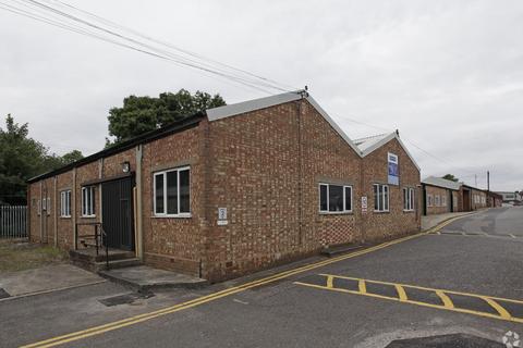 Warehouse to rent, Church Rd Romford RM3 0HU