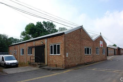 Warehouse to rent, Church Rd Romford RM3 0HU