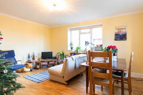2 bedroom flat to rent, Shoot Up Hill, London NW2
