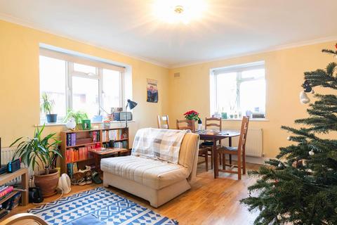 2 bedroom flat to rent, Shoot Up Hill, London NW2