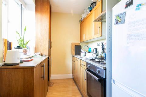 2 bedroom flat to rent, Shoot Up Hill, London NW2