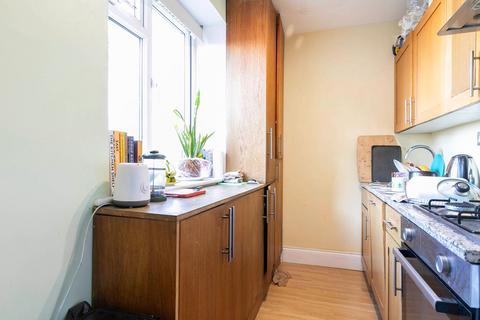 2 bedroom flat to rent, Shoot Up Hill, London NW2