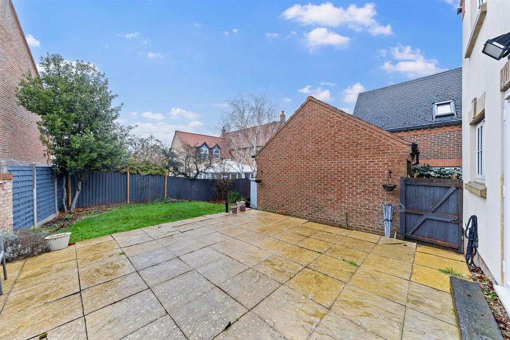 37 Church Farm Ave Web04.jpg
