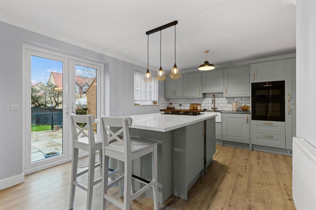 37 Church Farm Ave Web21.jpg