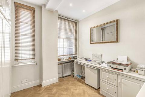 2 bedroom flat to rent, Queensway, London W2