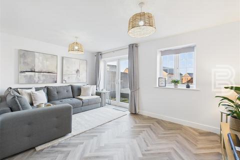 3 bedroom semi-detached house for sale, East Close, Rugby CV22