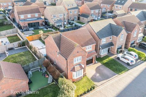 4 bedroom detached house for sale, Warren Close, West Yorkshire WF8