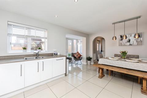 4 bedroom detached house for sale, Warren Close, West Yorkshire WF8