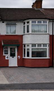 Studio to rent, Coniston Avenue, Perivale, Greenford