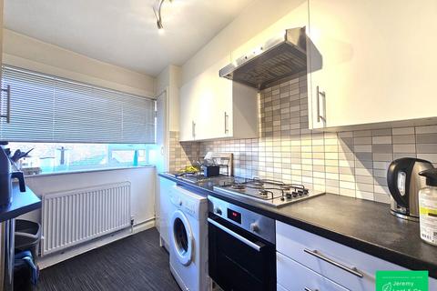 2 bedroom apartment to rent, High Road, East Finchley, N2