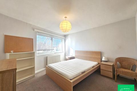 2 bedroom apartment to rent, High Road, East Finchley, N2