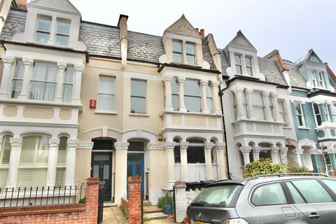 3 bedroom flat to rent, Clissold Crescent, London N16