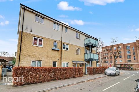 2 bedroom flat for sale, Clark Grove, Ilford