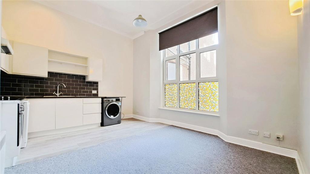 Living Room/Kitchen