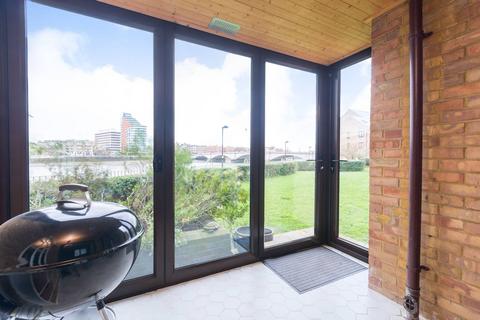 2 bedroom flat for sale, Milton Court, Fulham, London, SW6