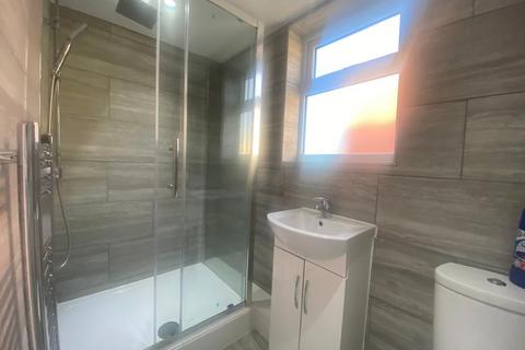 Studio to rent, Cheam, Sutton SM3