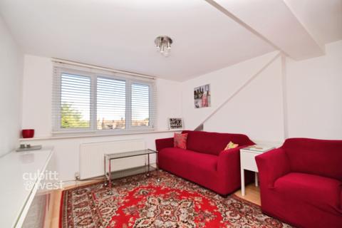 2 bedroom apartment to rent, Genoa Road London SE20