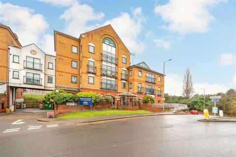 Studio to rent, Brent Cross Gardens, London NW4
