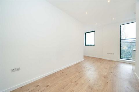 Studio to rent, Brent Cross Gardens, London NW4