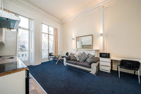 2 bedroom flat to rent, Queen's Gate, London SW7