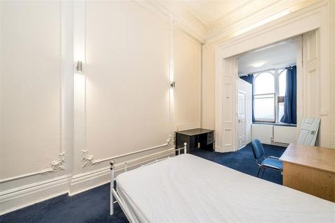 2 bedroom flat to rent, Queen's Gate, London SW7