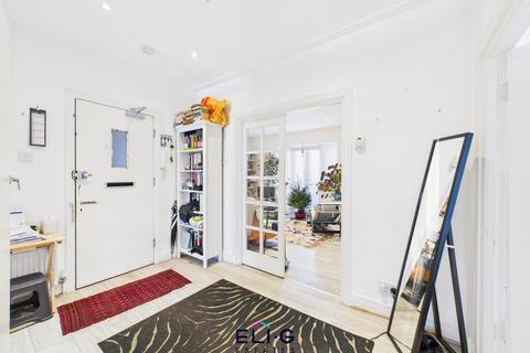 2 bedroom flat to rent, Courtleigh, Bridge Lane, NW11