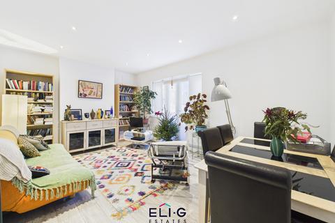 2 bedroom flat to rent, Courtleigh, Bridge Lane, NW11