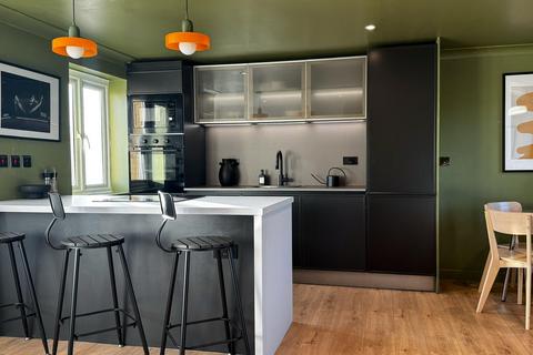 3 bedroom apartment to rent, Hill View Drive, London
