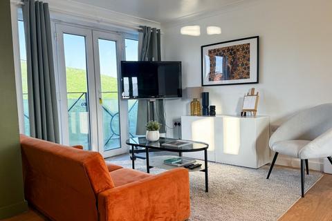 3 bedroom apartment to rent, Hill View Drive, London