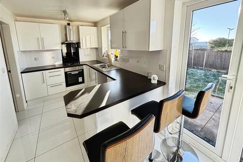 4 bedroom detached house to rent, Queen Victoria Drive, Derbyshire DE11