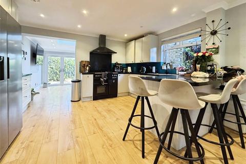 3 bedroom semi-detached house to rent, Middle Walk, Kent TN2