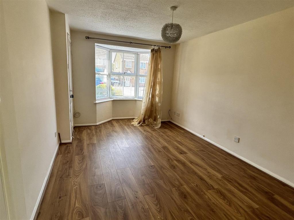 159 Brambleside living room (2).JPG