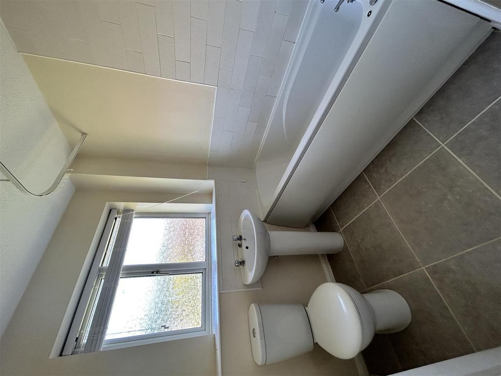 159 Brambleside Bathroom (3).JPG
