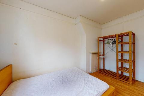 4 bedroom flat to rent, Flat 28, Alverstone House, Kennington Park Road, London, SE11 5TS