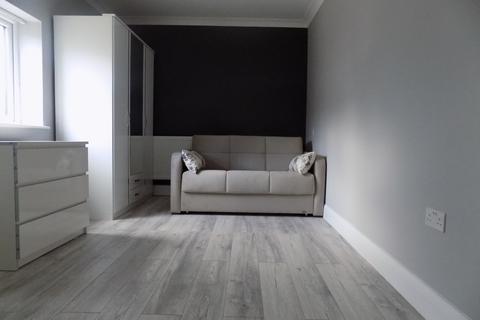 undefined, Richmond Hill, Room 2, Luton, Bedfordshire