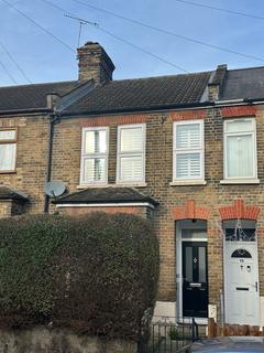 2 bedroom terraced house to rent, Hampden Road, Grays, RM17