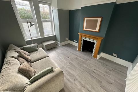 2 bedroom terraced house to rent, Hampden Road, Grays, RM17