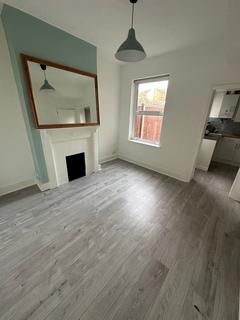 2 bedroom terraced house to rent, Hampden Road, Grays, RM17